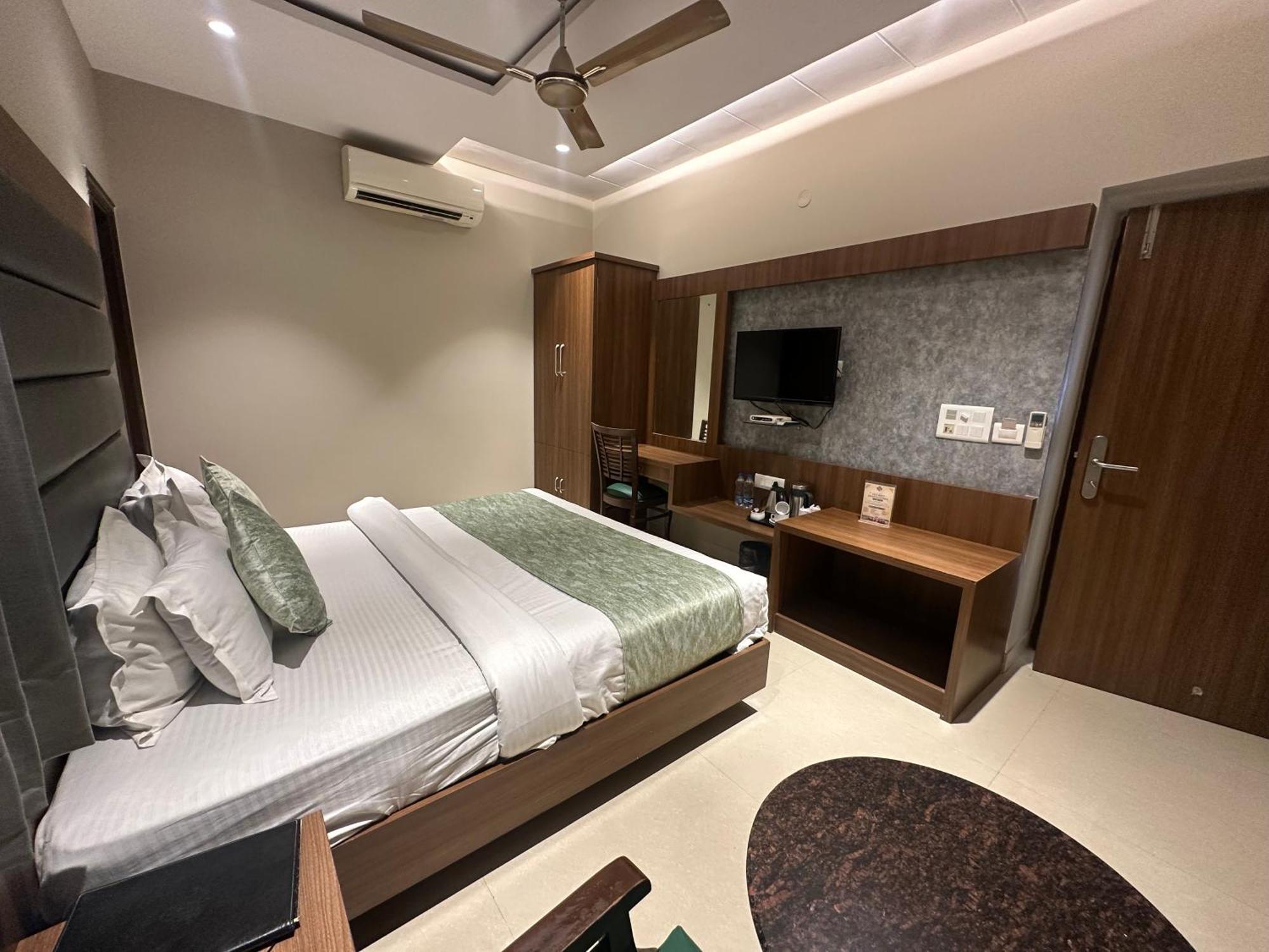 Hotel Amritsar International 2 Min Walk From Amritsar Bus Stand Exteriér fotografie